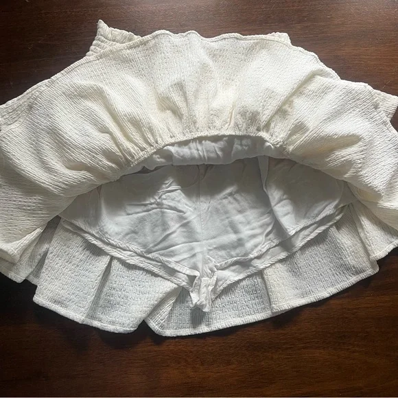 VICI cream tiered ruffled mini skirt/skort - Picture 4 of 6